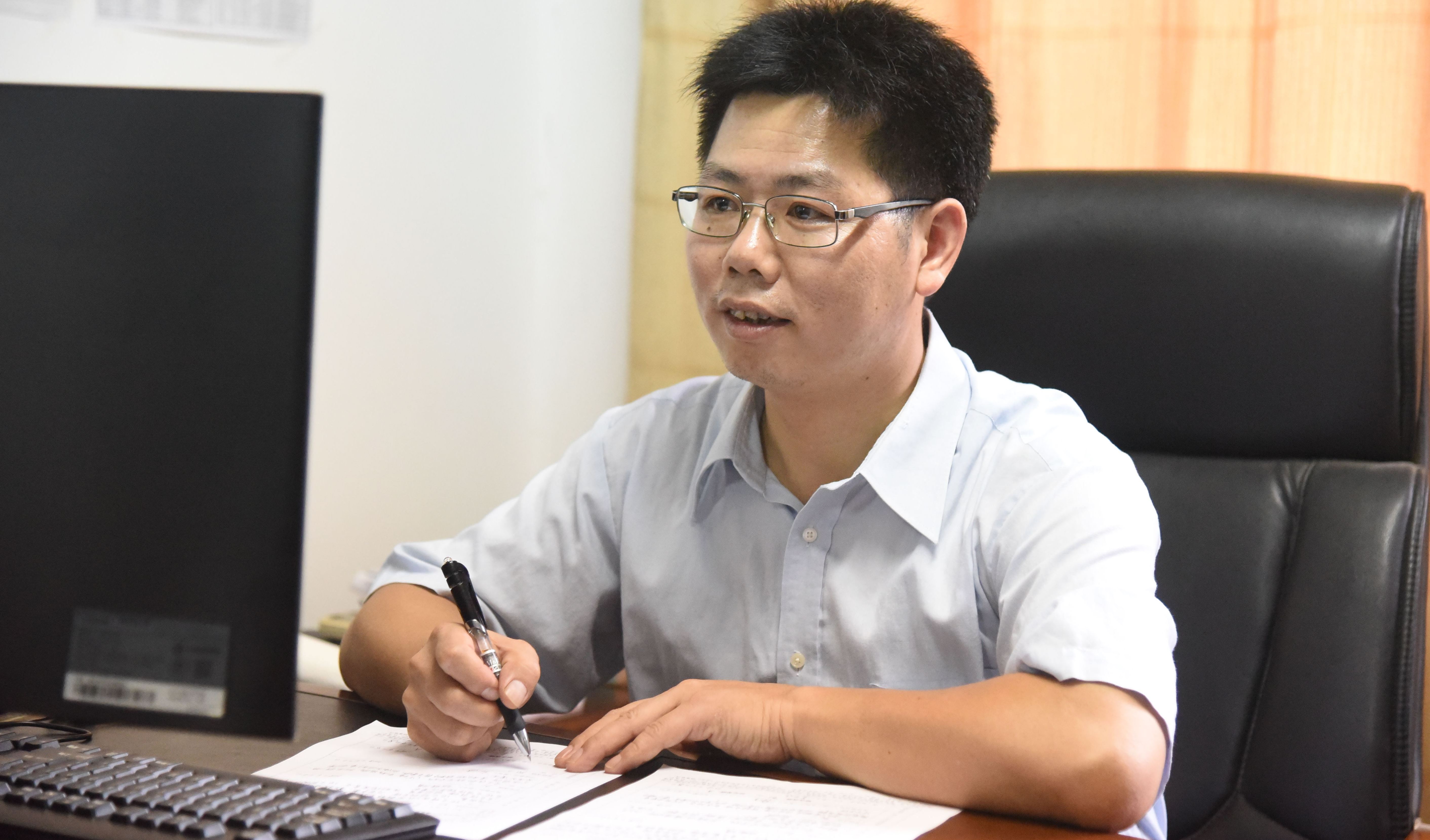 Dr. Jun Han
